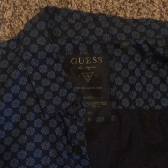 Guess button Down. - Picture 2 of 3